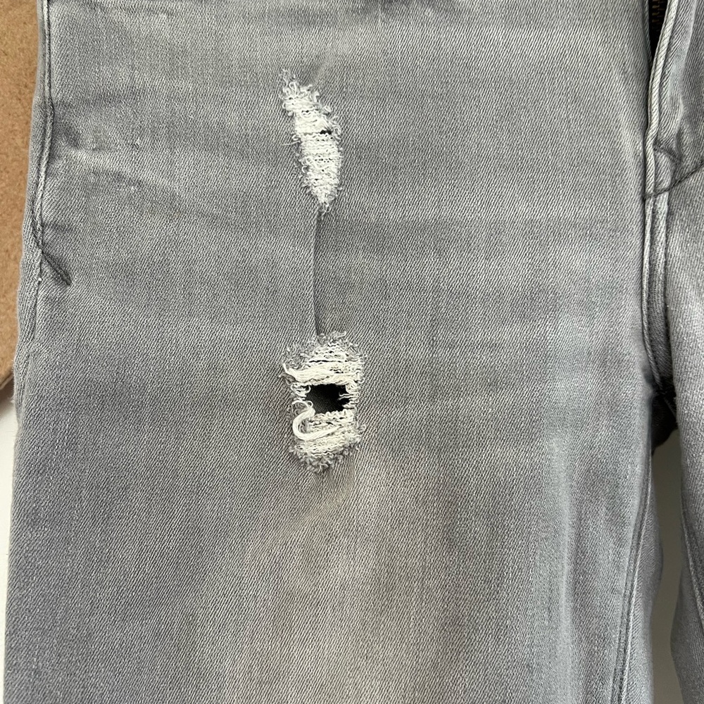 Express Gray Distressed Ripped Jeans - Picture 5 of 12